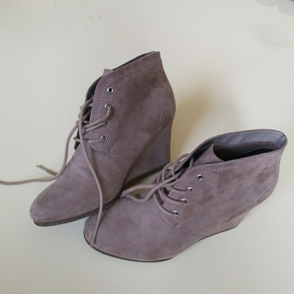 Boots size 6